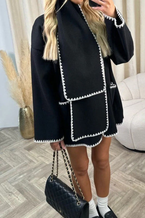 Abrigo ligero con cuello de solapa y acabado lana