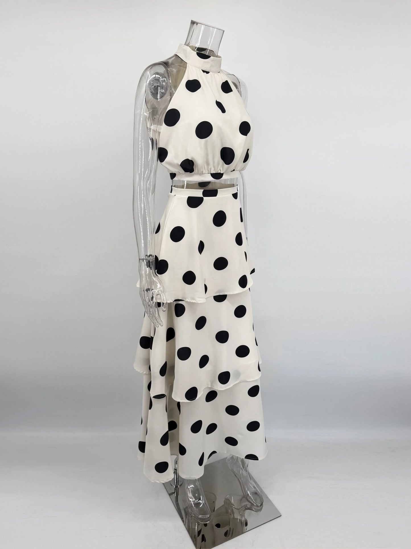 Conjunto Lunaria Polka – Elegancia atemporal